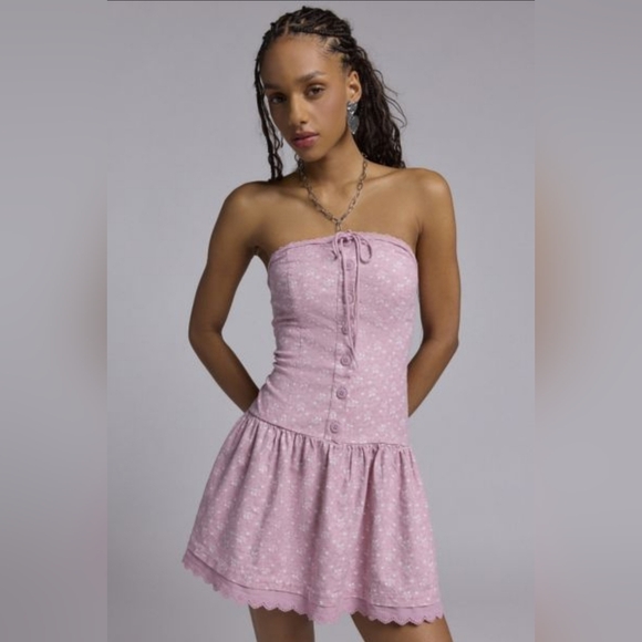 Kimchi Blue Dresses & Skirts - Kimchi Blue UO Matilda Strapless Floral Mini Dress In Pink